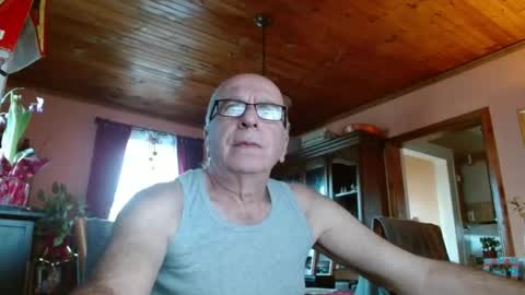 Maurice online show from 12-23-24, 01:35