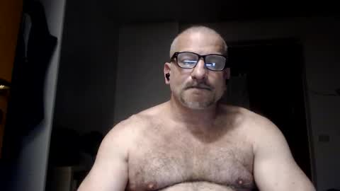 Snapshot of mauro1971 chatting on 04-28-26, 02:27 mauro1971 online show from 04-28-26, 02:27