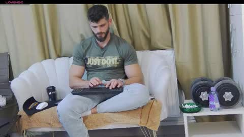 mauro_real_man online show from 10-25-25, 05:08
