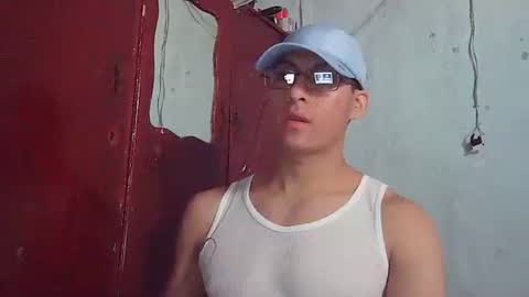 Snapshot of maurodirty chatting on 12-05-25, 08:16 Mauro online show from 12-05-25, 08:16