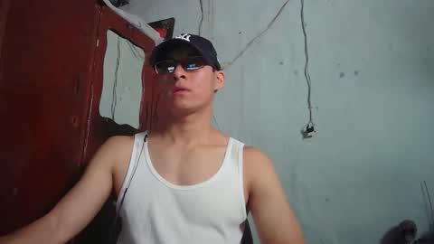 Snapshot of maurodirty chatting on 12-21-25, 09:11 Mauro online show from 12-21-25, 09:11
