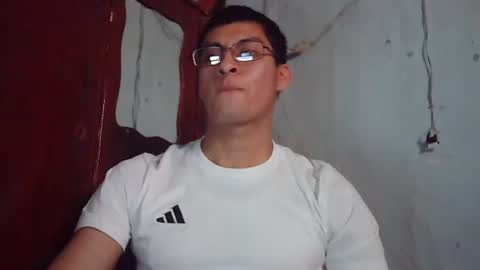 Snapshot of maurodirty chatting on 01-07-26, 11:07 Mauro online show from 01-07-26, 11:07