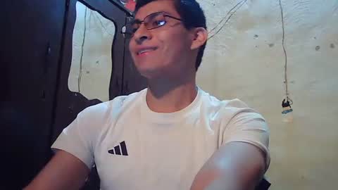 Snapshot of maurodirty chatting on 01-10-26, 06:48 Mauro online show from 01-10-26, 06:48