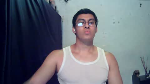 Snapshot of maurodirty chatting on 07-11-26, 07:55 Mauro online show from 07-11-26, 07:55