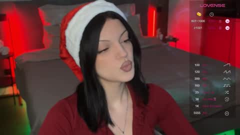 Snapshot of mavis_crystal chatting on 12-20-25, 07:21 Mavis online show from 12-20-25, 07:21