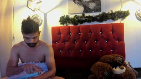 Snapshot of max_ashley_mds chatting on 12-13-24, 04:49 Max Ashley online show from 12-13-24, 04:49