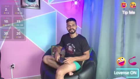 Max  Ashley online show from 11-30-25, 01:04