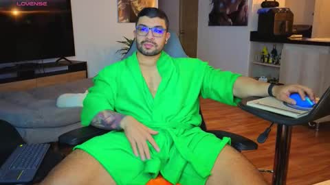 Max online show from 11-11-25, 02:55