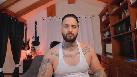 Snapshot of max_dic1 chatting on 12-22-25, 11:29 max D. online show from 12-22-25, 11:29