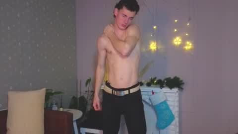 Snapshot of max_foks chatting on 01-09-26, 07:44 Max online show from 01-09-26, 07:44