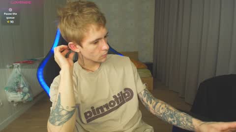 Snapshot of max_gen chatting on 12-20-24, 09:50 Max Gen with tats 24years And Ethan without tats 20 years online show from 12-20-24, 09:50