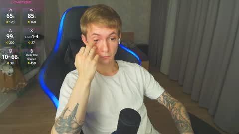 Snapshot of max_gen chatting on 01-14-25, 09:41 Max Gen with tats 24years And Ethan without tats 20 years online show from 01-14-25, 09:41