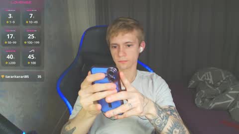 Snapshot of max_gen chatting on 01-22-25, 04:44 Max Gen with tats 24years And Ethan without tats 20 years online show from 01-22-25, 04:44