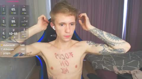 Snapshot of max_gen chatting on 01-28-25, 04:50 Max Gen with tats 24years And Ethan without tats 20 years online show from 01-28-25, 04:50