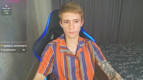 Snapshot of max_gen chatting on 01-30-25, 12:29 Max Gen with tats 24years And Ethan without tats 20 years online show from 01-30-25, 12:29