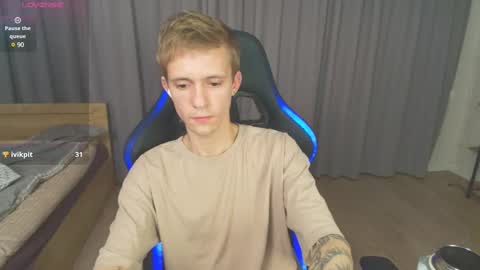 Snapshot of max_gen chatting on 02-10-25, 11:13 Max Gen with tats 24years And Ethan without tats 20 years online show from 02-10-25, 11:13