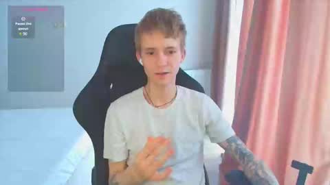 Snapshot of max_gen chatting on 02-28-25, 01:14 Max Gen with tats 24years And Ethan without tats 20 years online show from 02-28-25, 01:14