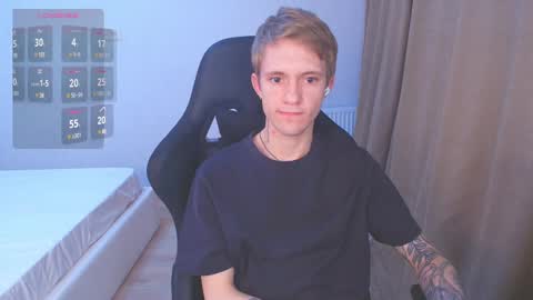 Snapshot of max_gen chatting on 03-10-25, 06:23 Max Gen with tats 24years And Ethan without tats 20 years online show from 03-10-25, 06:23