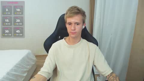 Snapshot of max_gen chatting on 10-25-25, 01:57 Max Gen with tats 24years And Ethan without tats 20 years online show from 10-25-25, 01:57