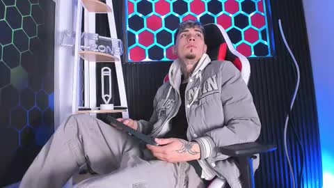 Max online show from 03-17-26, 03:44