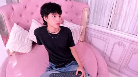 Snapshot of max_hunter1 chatting on 07-18-26, 03:33 Max online show from 07-18-26, 03:33