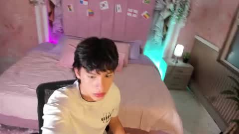 Snapshot of max_hunter1 chatting on 07-19-26, 03:21 Max online show from 07-19-26, 03:21