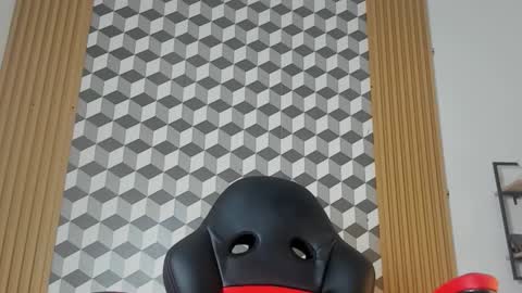 Snapshot of max_jowel chatting on 11-17-25, 02:06 max_jowel online show from 11-17-25, 02:06