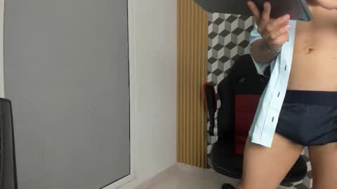 Snapshot of max_jowel chatting on 11-26-25, 11:28 max_jowel online show from 11-26-25, 11:28