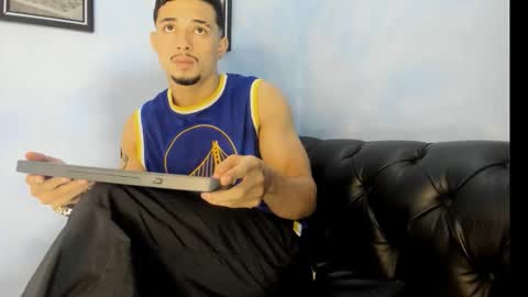 Snapshot of max_jowel chatting on 12-15-25, 01:54 max_jowel online show from 12-15-25, 01:54