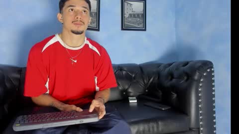 Snapshot of max_jowel chatting on 12-19-25, 02:51 max_jowel online show from 12-19-25, 02:51