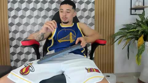 Snapshot of max_jowel chatting on 12-23-25, 03:48 max_jowel online show from 12-23-25, 03:48