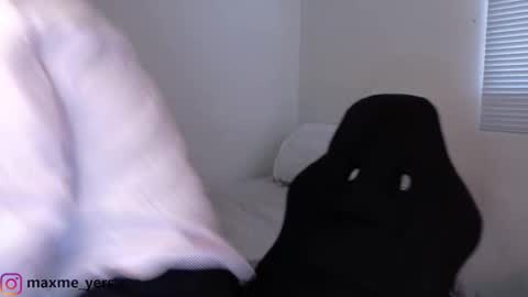 Snapshot of max_meyer chatting on 10-24-25, 09:33 max_meyer online show from 10-24-25, 09:33