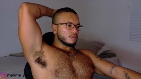 Snapshot of max_meyer chatting on 11-10-25, 10:42 max_meyer online show from 11-10-25, 10:42