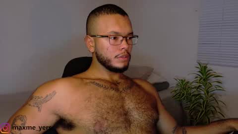 Snapshot of max_meyer chatting on 11-11-25, 10:43 max_meyer online show from 11-11-25, 10:43