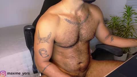 Snapshot of max_meyer chatting on 11-12-25, 10:41 max_meyer online show from 11-12-25, 10:41