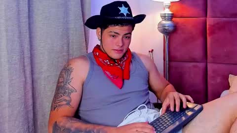 Snapshot of max_miuller chatting on 10-15-25, 02:33 MAX MIULLER online show from 10-15-25, 02:33