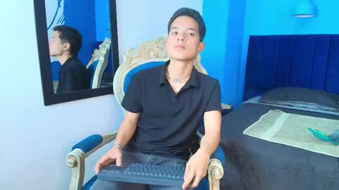Snapshot of max_myerss chatting on 03-26-26, 10:15 Max Myerss online show from 03-26-26, 10:15