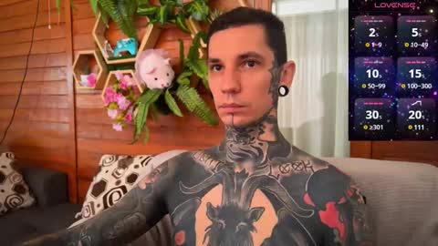 Snapshot of max_reaves chatting on 12-08-24, 01:35 online show from 12-08-24, 01:35