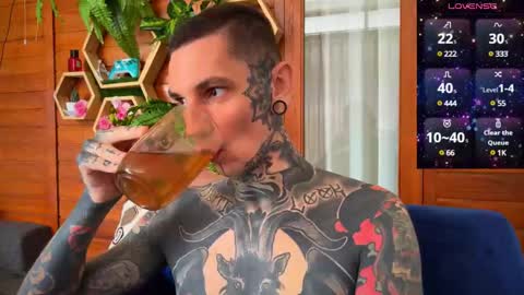 Snapshot of max_reaves chatting on 12-24-24, 02:43 online show from 12-24-24, 02:43