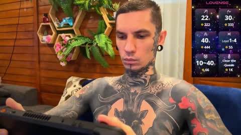 Snapshot of max_reaves chatting on 12-28-24, 01:50 online show from 12-28-24, 01:50