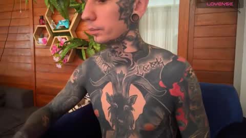 Snapshot of max_reaves chatting on 01-01-25, 01:37 online show from 01-01-25, 01:37