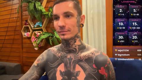 Snapshot of max_reaves chatting on 01-01-25, 10:43 online show from 01-01-25, 10:43