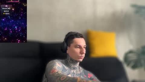 Snapshot of max_reaves chatting on 09-25-25, 06:17 online show from 09-25-25, 06:17