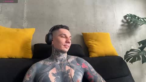 Snapshot of max_reaves chatting on 10-05-25, 06:45 online show from 10-05-25, 06:45