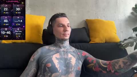 Snapshot of max_reaves chatting on 10-16-25, 06:25 online show from 10-16-25, 06:25