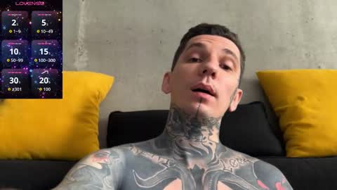 Snapshot of max_reaves chatting on 10-27-25, 05:33 online show from 10-27-25, 05:33