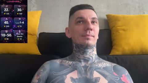 Snapshot of max_reaves chatting on 11-10-25, 05:28 online show from 11-10-25, 05:28