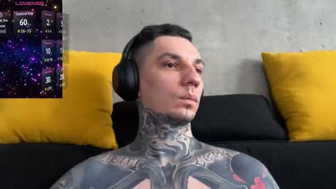 Snapshot of max_reaves chatting on 11-16-25, 05:46 online show from 11-16-25, 05:46