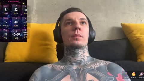 Snapshot of max_reaves chatting on 11-17-25, 05:13 online show from 11-17-25, 05:13