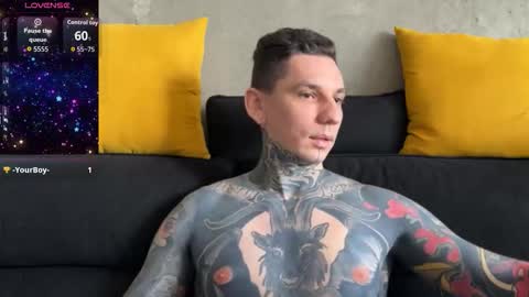 Snapshot of max_reaves chatting on 11-30-25, 05:55 online show from 11-30-25, 05:55